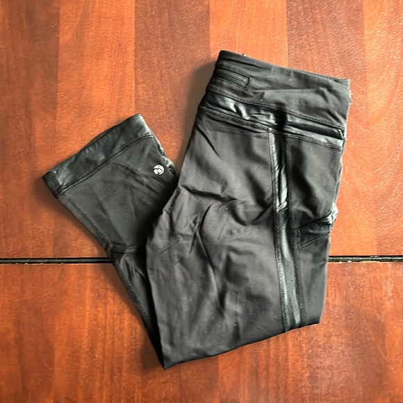 Lululemon black crops size 8 - Picture 1 of 6